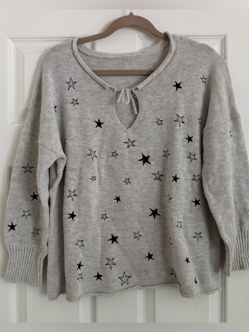 Boutique Star Embroidered Knit Sweater Size Small Gray Tie Neck Boho Cozy